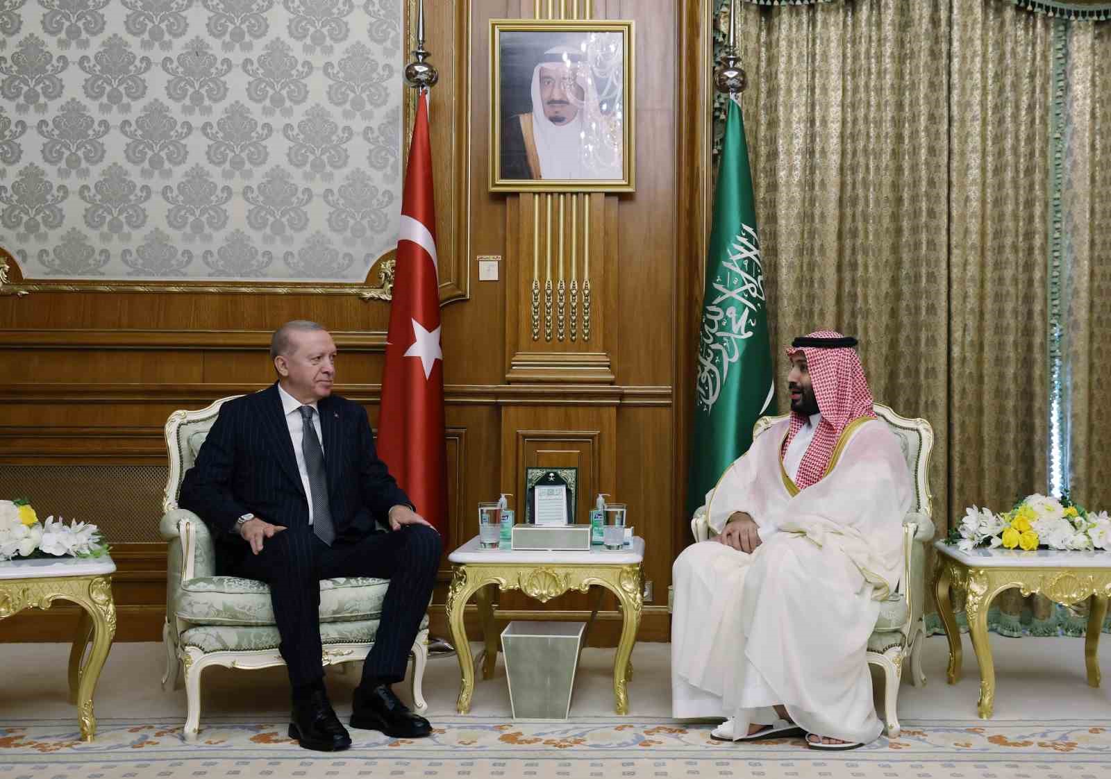 cumhurbaskani-erdogan-suudi-arabistan-veliaht-prensi-selman-ile-gorustu