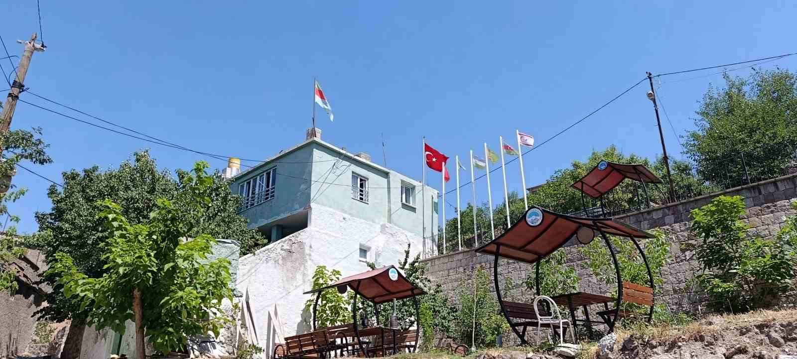 erciyesin-eteklerindeki-koyde-turk-dunyasini-tanitiyorlar