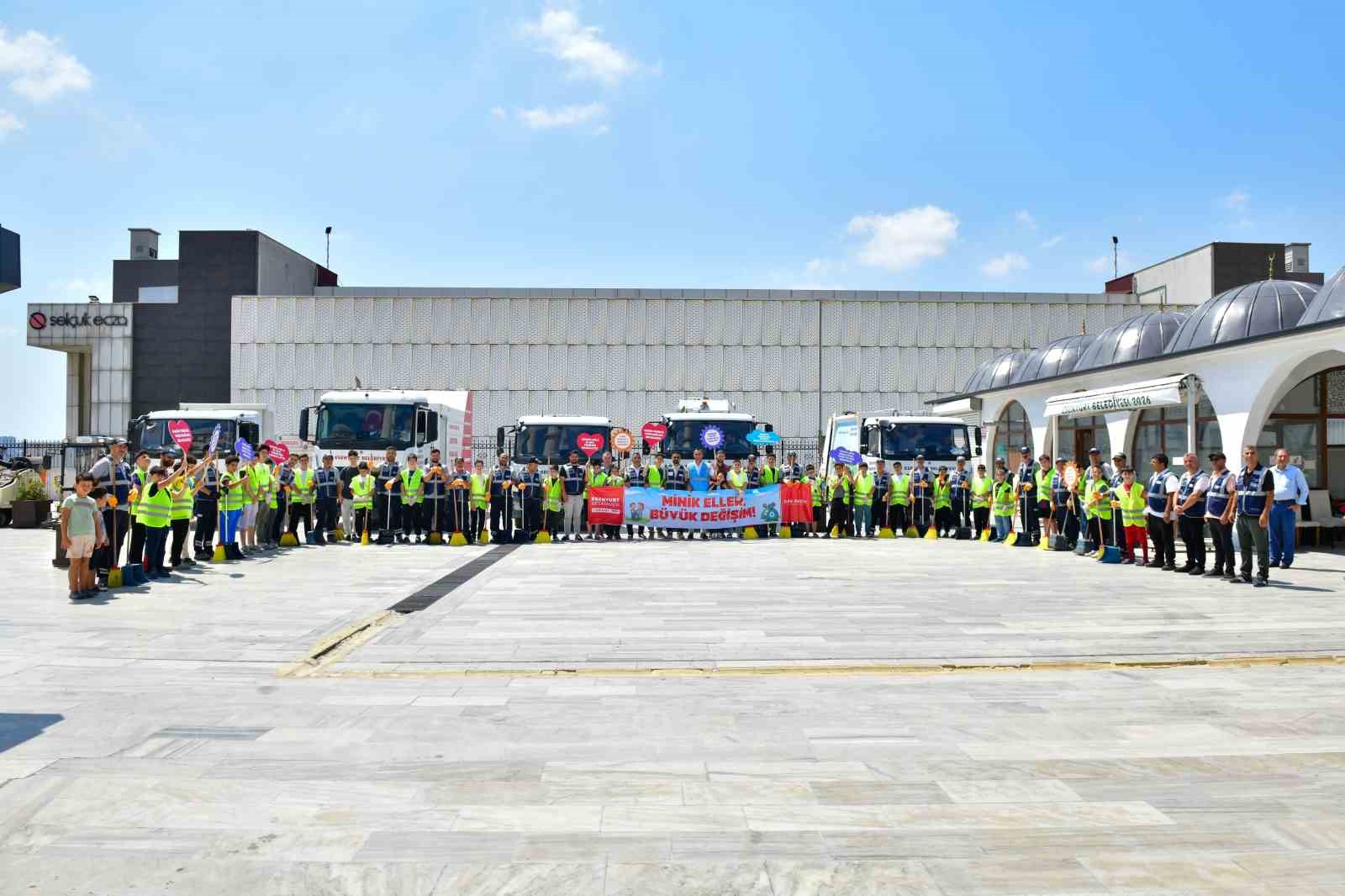 esenyurt-belediyesinden-cocuklara-minik-eller-buyuk-degisim-etkinligi