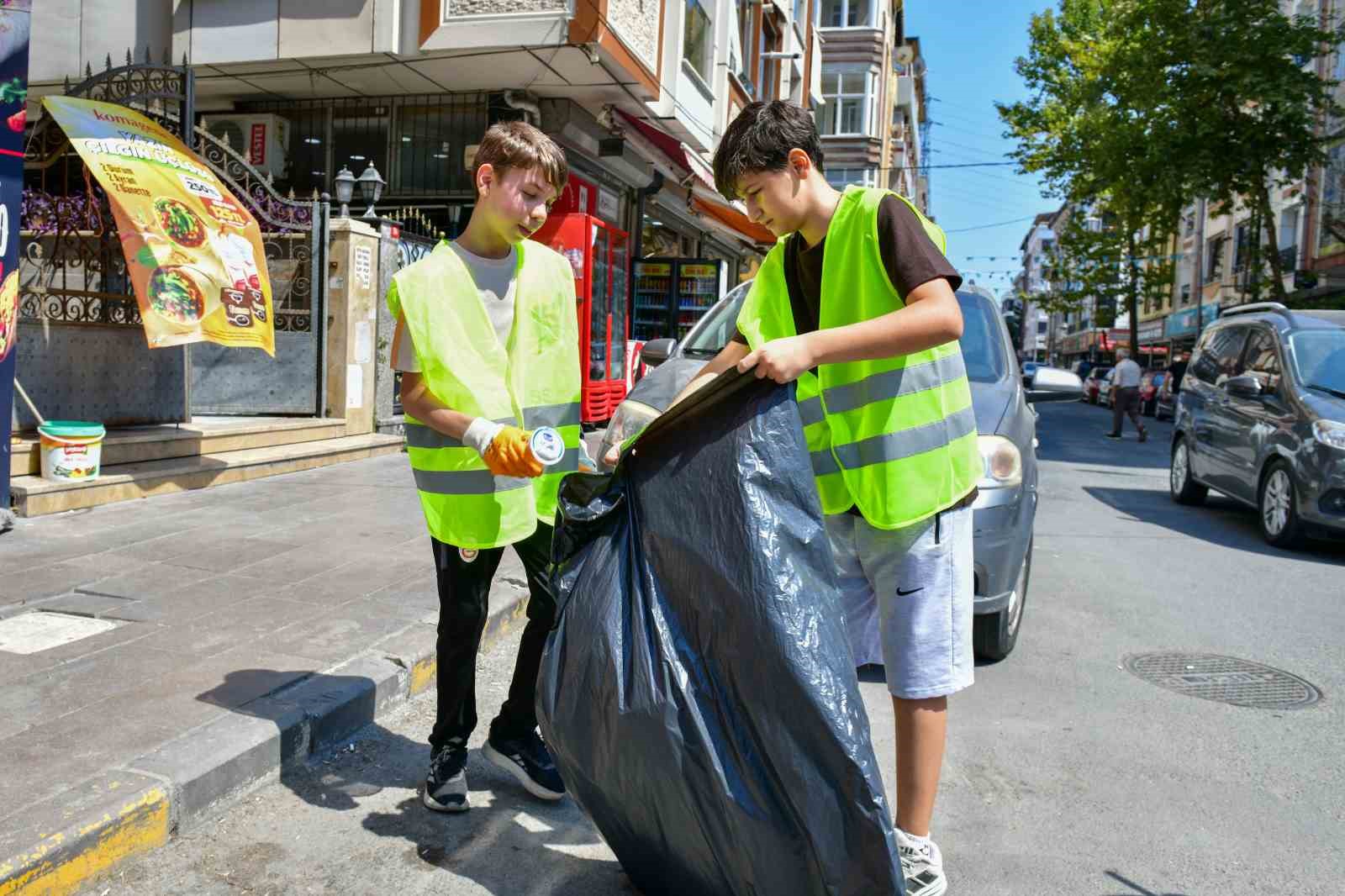 esenyurt-belediyesinden-cocuklara-minik-eller-buyuk-degisim-etkinligi