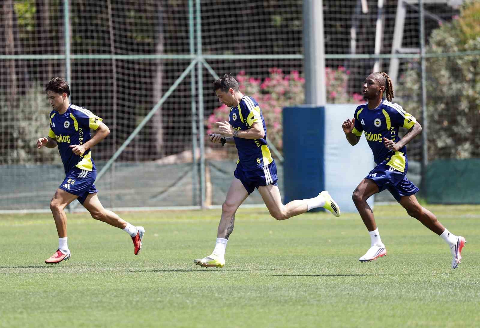 fenerbahce-olympique-lyon-maci-hazirliklarina-ara-vermeden-basladi