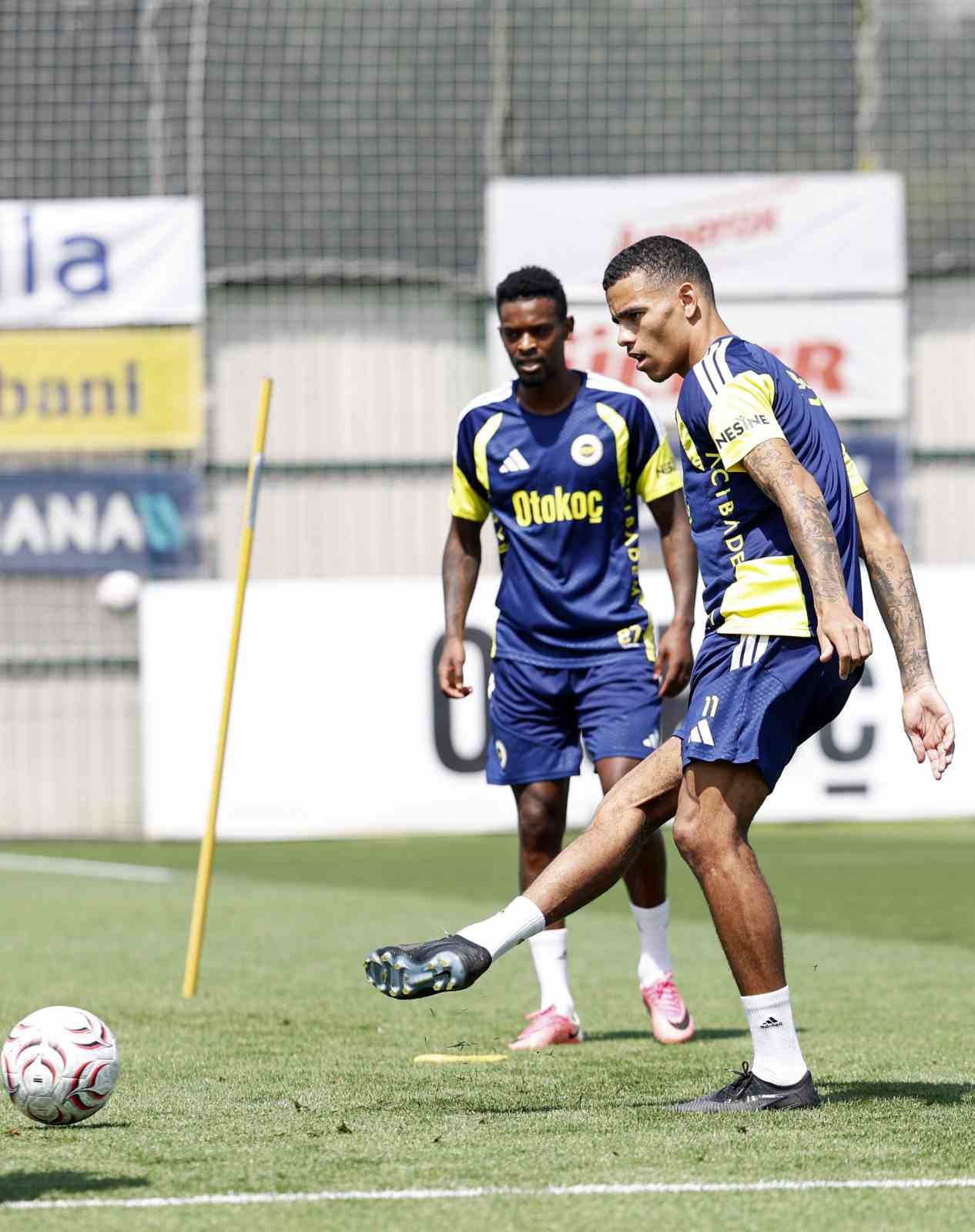 fenerbahce-olympique-lyon-maci-hazirliklarina-ara-vermeden-basladi