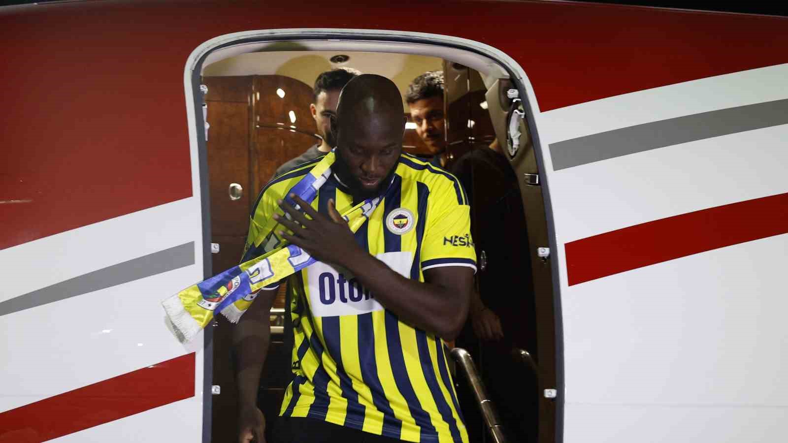 fenerbahcenin-yeni-transferi-romelu-lukaku-istanbula-geldi