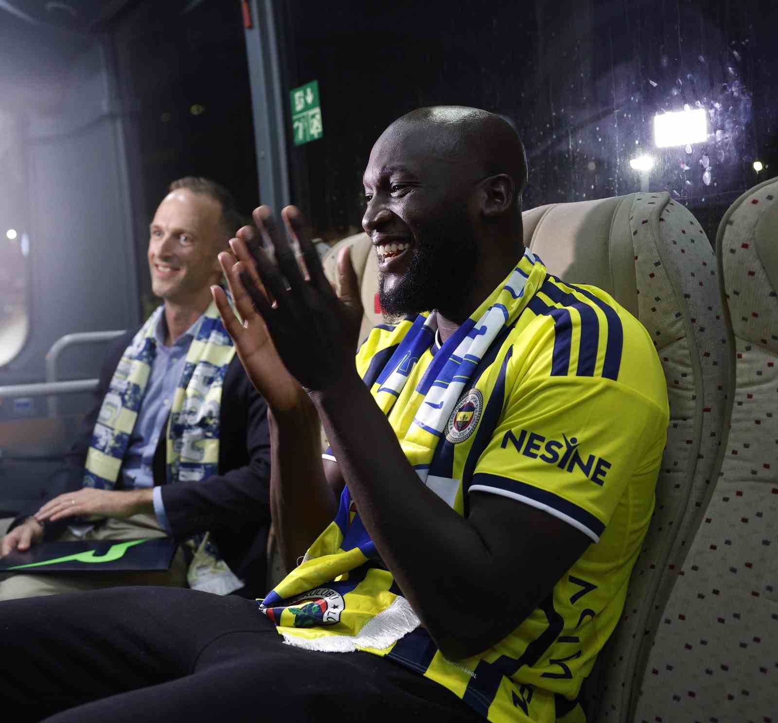 fenerbahcenin-yeni-transferi-romelu-lukaku-istanbula-geldi