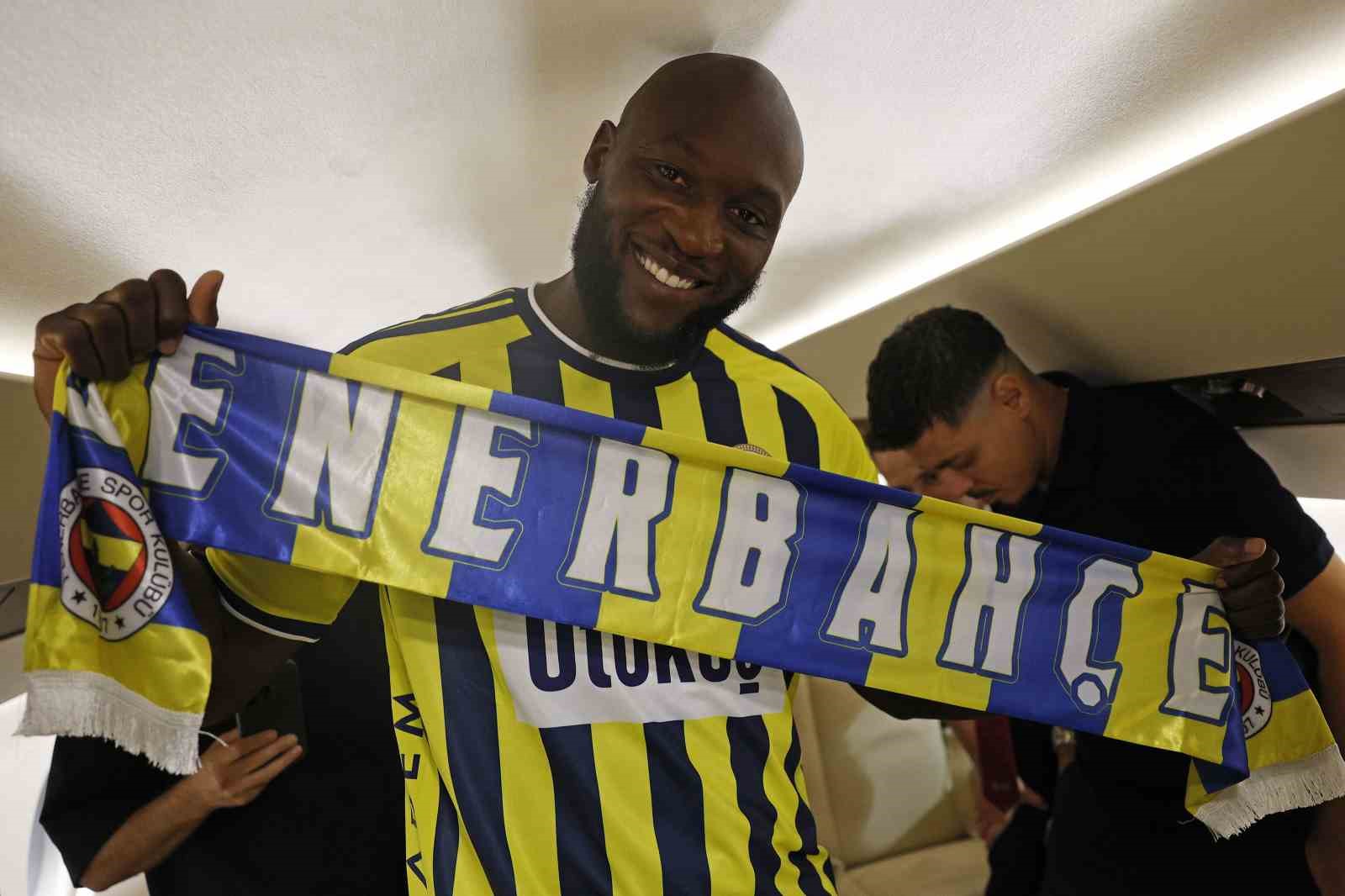 fenerbahcenin-yeni-transferi-romelu-lukaku-istanbula-geldi