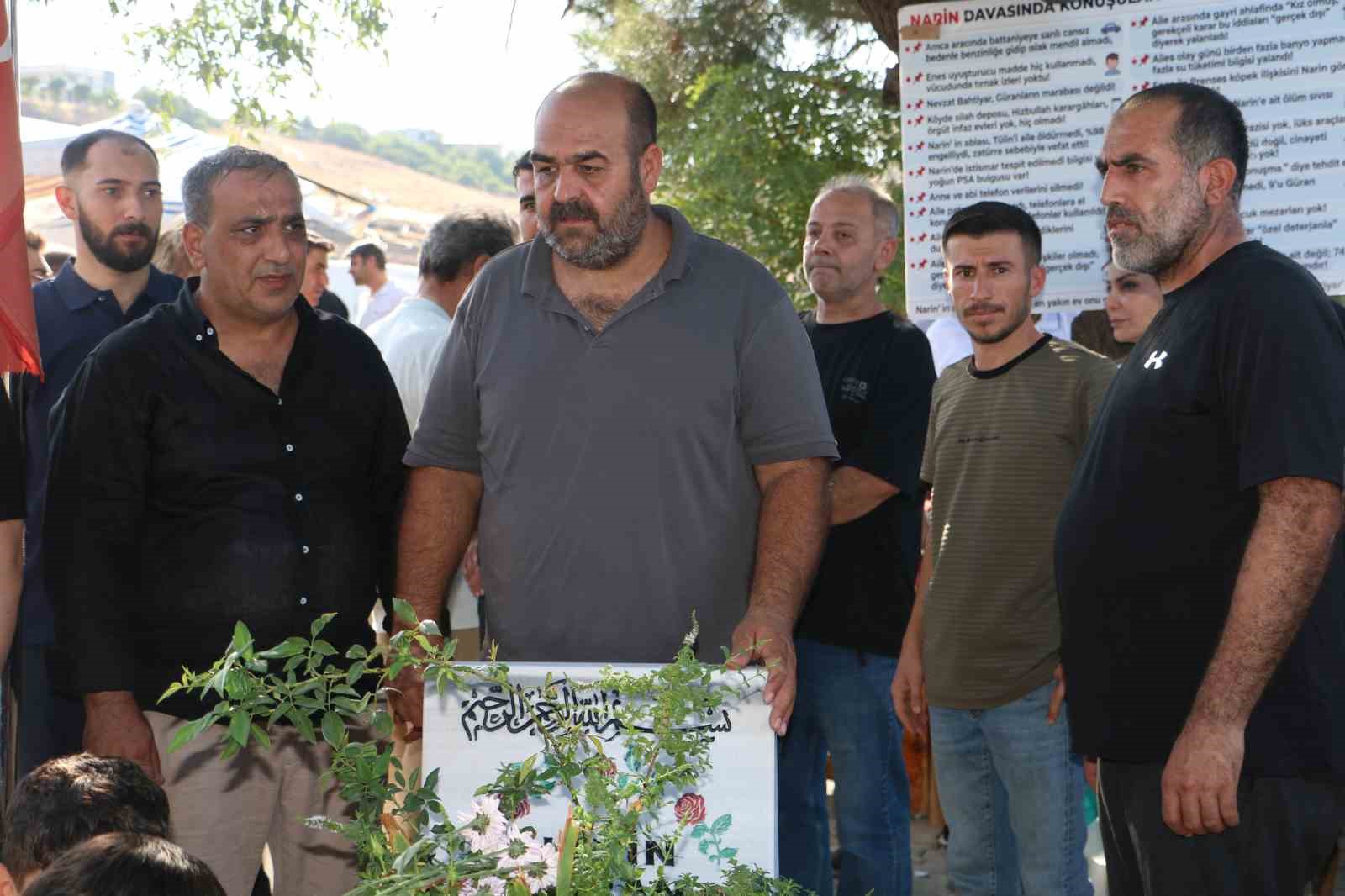 narin-guran-mezari-basinda-anildi