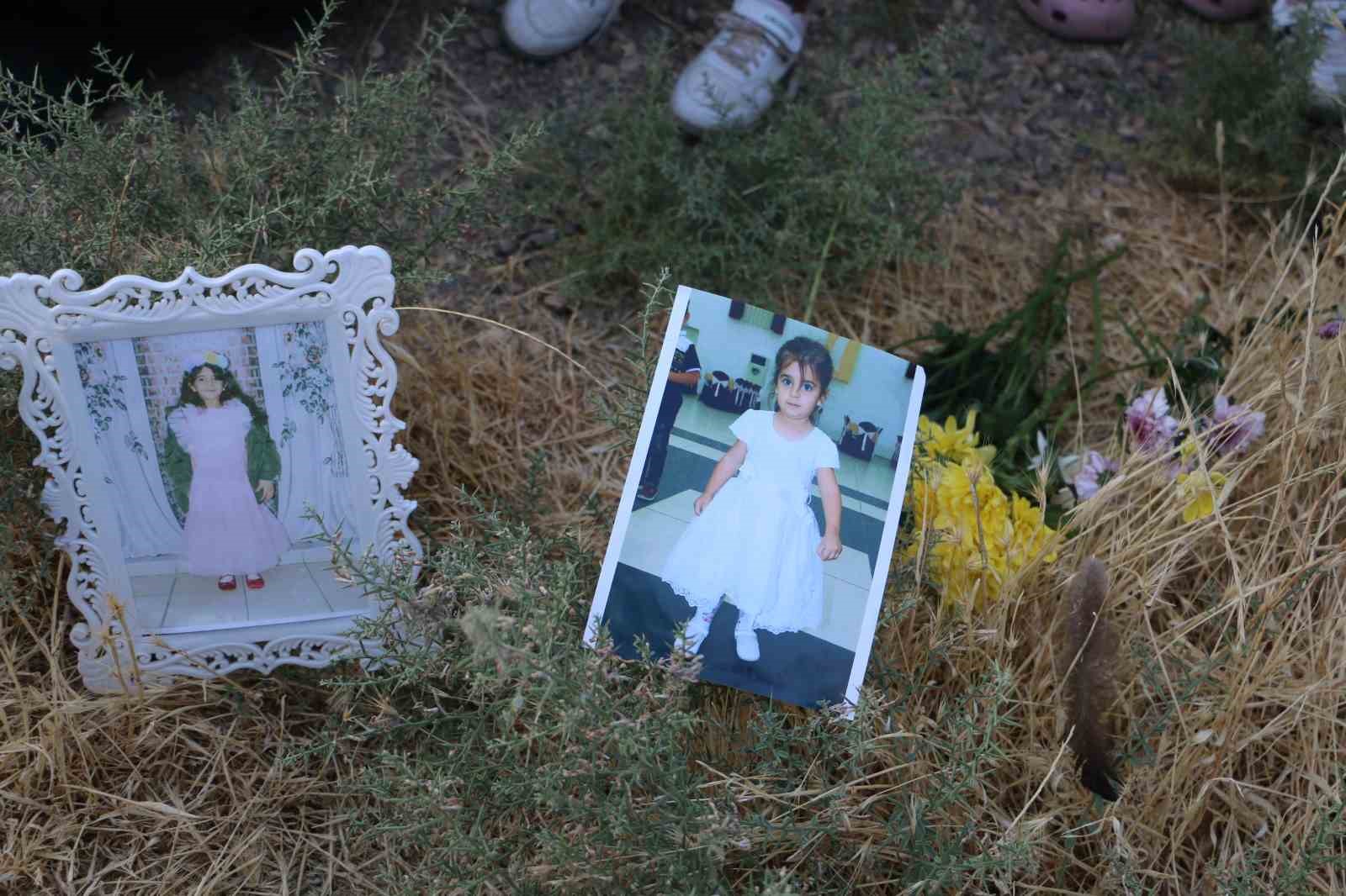narin-guran-mezari-basinda-anildi