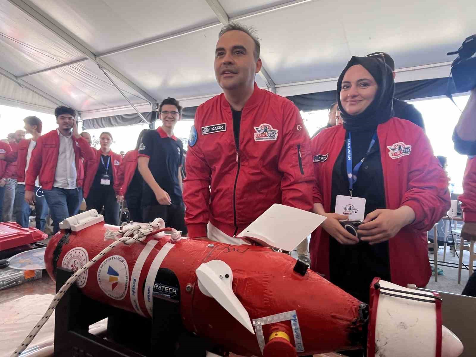 sanayi-ve-teknoloji-bakani-kacir-teknofest-mavi-vatani-ziyaret-etti
