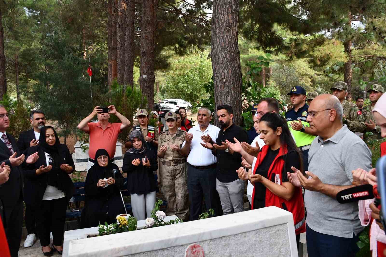 sehit-bascavus-ferhat-gedik-mezari-basinda-anildi