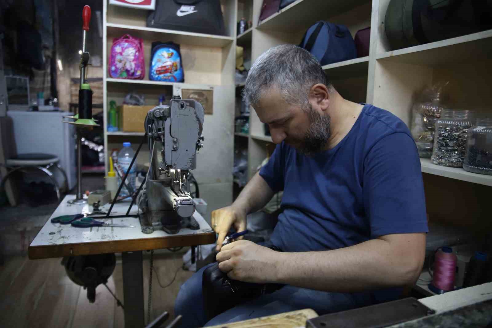 babasindan-devraldigi-canta-tamirciligini-30-yildir-surduruyor