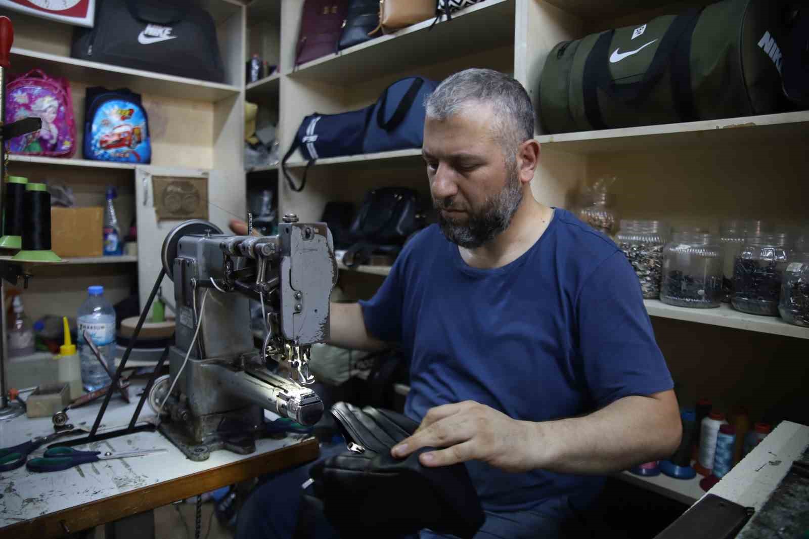 babasindan-devraldigi-canta-tamirciligini-30-yildir-surduruyor