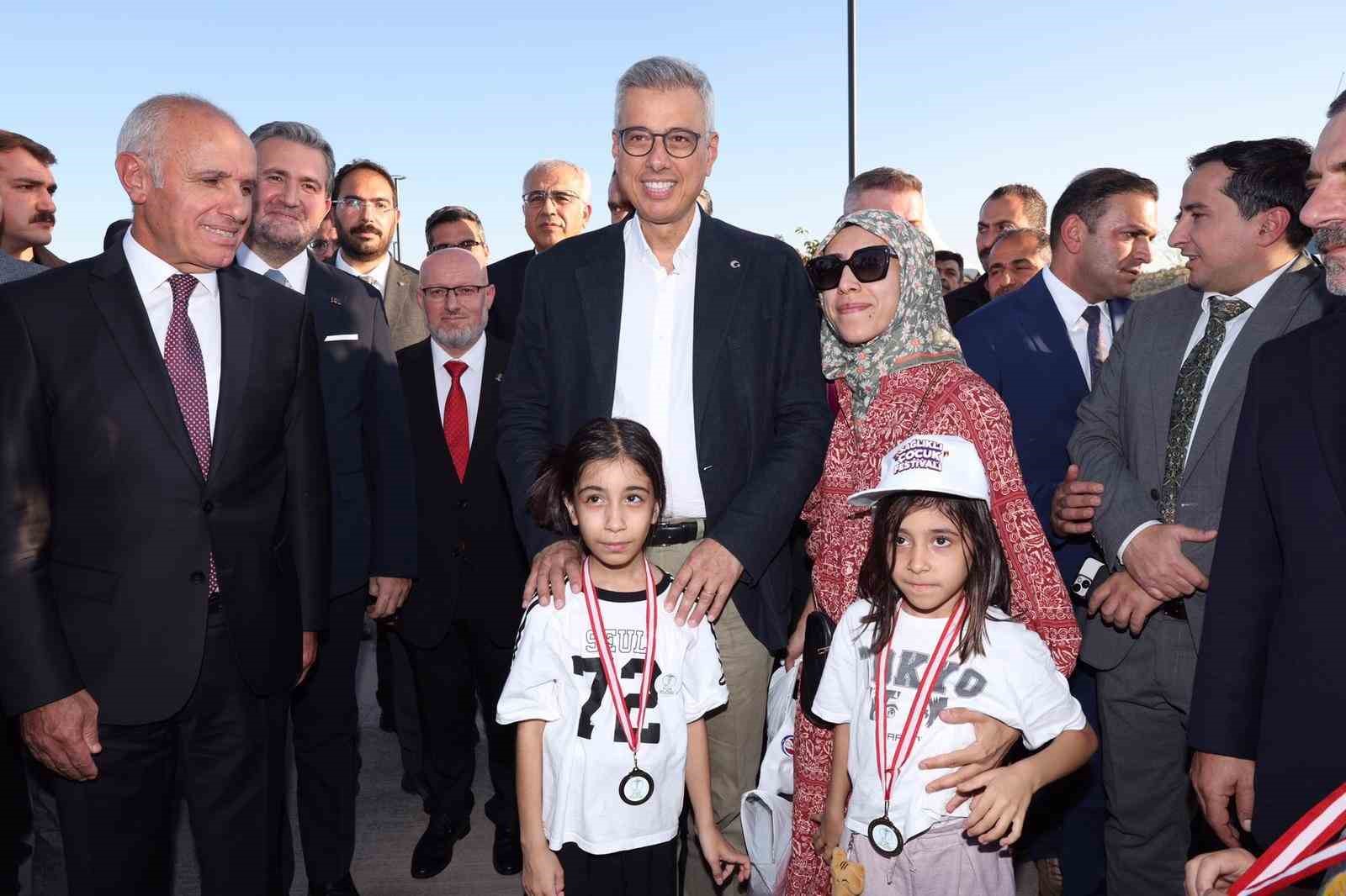 bakan-memisoglu-bugun-yaklasik-3-kisiden-1i-maalesef-sigara-iciyor