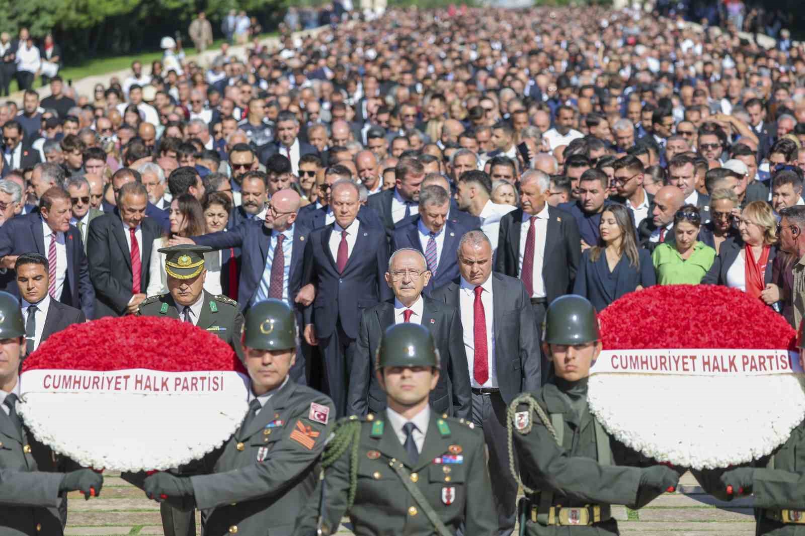 chp-genel-baskani-kilicdaroglu-anitkabiri-ziyaret-etti